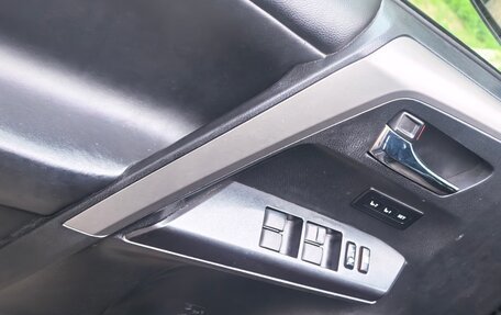 Toyota RAV4, 2017 год, 2 450 000 рублей, 10 фотография
