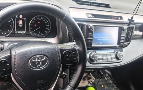 Toyota RAV4, 2017 год, 2 450 000 рублей, 8 фотография