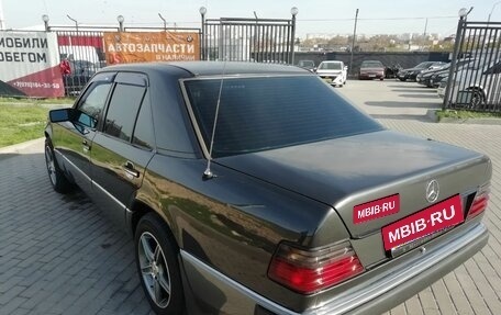 Mercedes-Benz E-Класс, 1992 год, 300 000 рублей, 4 фотография