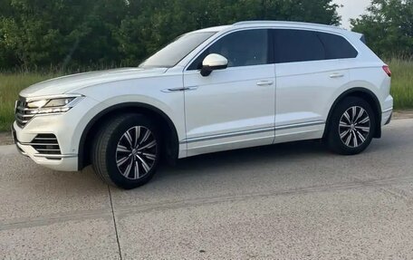Volkswagen Touareg III, 2018 год, 4 500 000 рублей, 1 фотография
