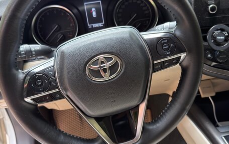 Toyota Camry, 2022 год, 2 200 000 рублей, 4 фотография