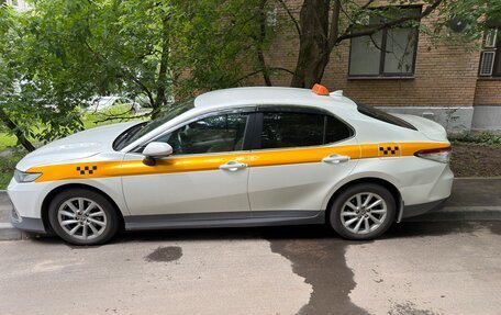 Toyota Camry, 2022 год, 2 200 000 рублей, 2 фотография