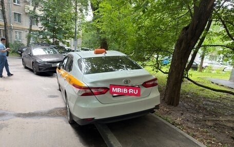 Toyota Camry, 2022 год, 2 200 000 рублей, 3 фотография
