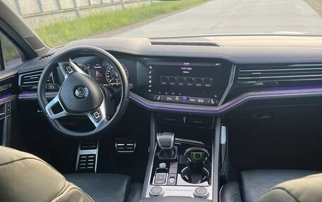 Volkswagen Touareg III, 2018 год, 4 500 000 рублей, 7 фотография