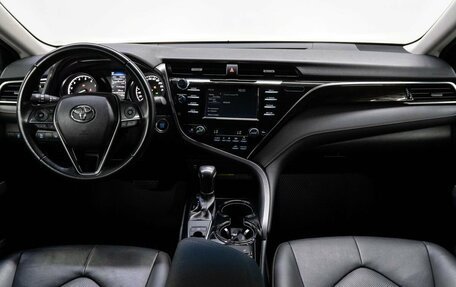 Toyota Camry, 2020 год, 3 400 000 рублей, 19 фотография