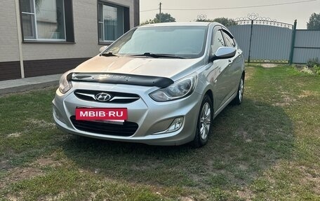Hyundai Solaris II рестайлинг, 2012 год, 920 000 рублей, 2 фотография