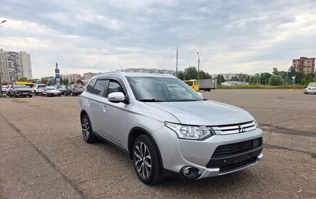 Mitsubishi Outlander III рестайлинг 3, 2014 год, 1 450 000 рублей, 2 фотография