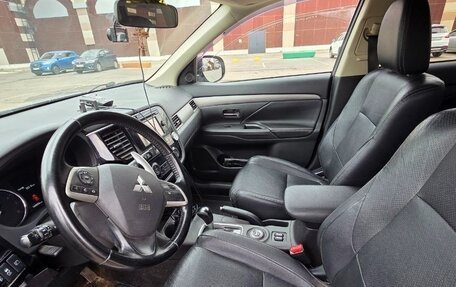 Mitsubishi Outlander III рестайлинг 3, 2014 год, 1 450 000 рублей, 9 фотография