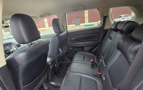 Mitsubishi Outlander III рестайлинг 3, 2014 год, 1 450 000 рублей, 12 фотография