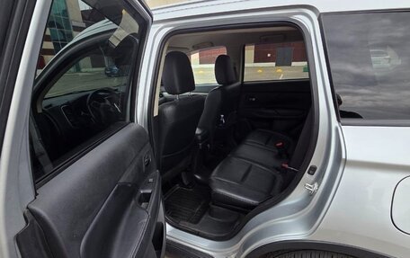Mitsubishi Outlander III рестайлинг 3, 2014 год, 1 450 000 рублей, 11 фотография