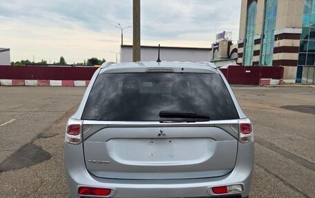 Mitsubishi Outlander III рестайлинг 3, 2014 год, 1 450 000 рублей, 14 фотография