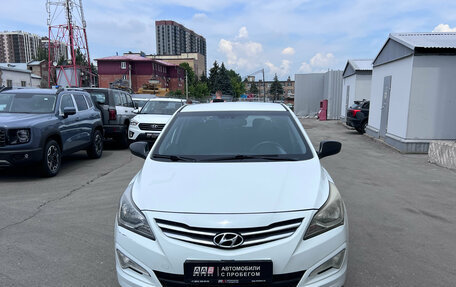Hyundai Solaris II рестайлинг, 2015 год, 696 000 рублей, 2 фотография