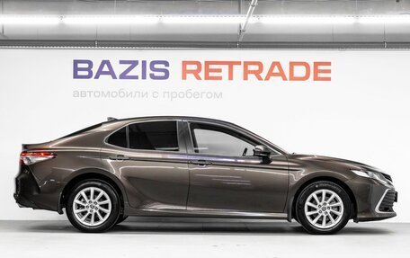 Toyota Camry, 2021 год, 3 300 000 рублей, 5 фотография