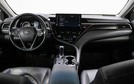 Toyota Camry, 2021 год, 3 300 000 рублей, 20 фотография