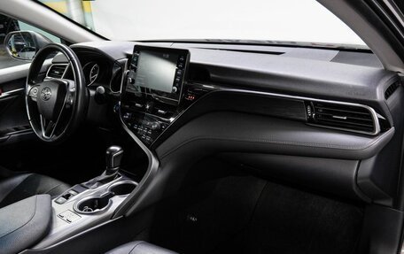 Toyota Camry, 2021 год, 3 300 000 рублей, 18 фотография