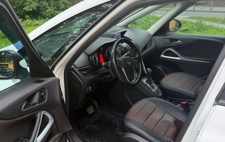 Opel Zafira C рестайлинг, 2013 год, 900 000 рублей, 11 фотография