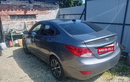 Hyundai Solaris II рестайлинг, 2011 год, 650 000 рублей, 3 фотография