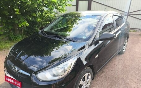 Hyundai Solaris II рестайлинг, 2011 год, 1 350 000 рублей, 2 фотография