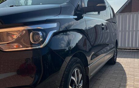 Hyundai H-1 II рестайлинг, 2021 год, 3 450 000 рублей, 2 фотография