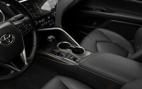 Toyota Camry, 2020 год, 3 230 000 рублей, 13 фотография