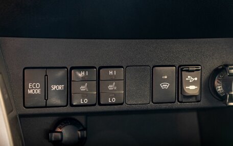 Toyota RAV4, 2019 год, 2 430 000 рублей, 10 фотография