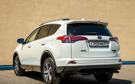 Toyota RAV4, 2019 год, 2 430 000 рублей, 6 фотография