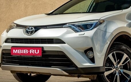 Toyota RAV4, 2019 год, 2 430 000 рублей, 2 фотография