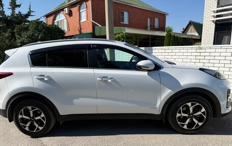 KIA Sportage IV рестайлинг, 2018 год, 2 400 000 рублей, 2 фотография