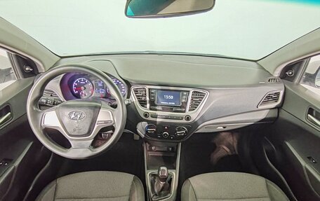 Hyundai Solaris II рестайлинг, 2018 год, 450 000 рублей, 10 фотография