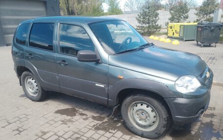 Chevrolet Niva I рестайлинг, 2015 год, 550 000 рублей, 2 фотография