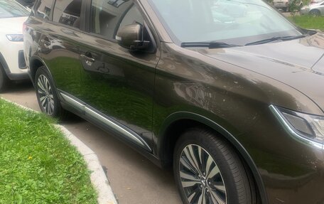Mitsubishi Outlander III рестайлинг 3, 2018 год, 1 780 000 рублей, 9 фотография