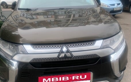 Mitsubishi Outlander III рестайлинг 3, 2018 год, 1 780 000 рублей, 8 фотография