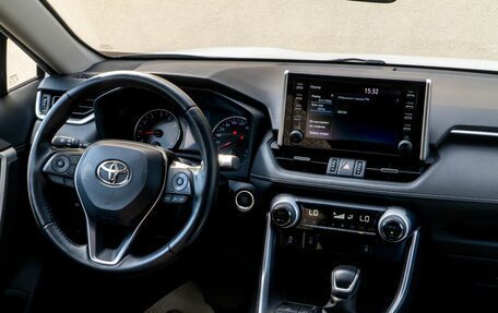 Toyota RAV4, 2020 год, 3 120 000 рублей, 21 фотография