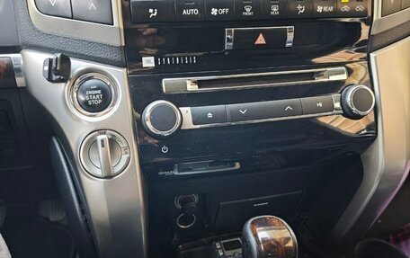 Toyota Land Cruiser 200, 2013 год, 3 650 000 рублей, 19 фотография