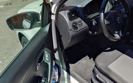Volkswagen Polo VI (EU Market), 2012 год, 700 000 рублей, 3 фотография