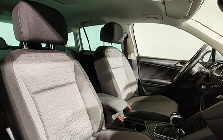 Volkswagen Tiguan II, 2020 год, 2 350 000 рублей, 15 фотография