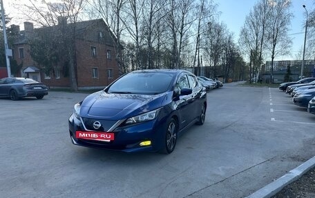 Nissan Leaf II, 2018 год, 1 325 000 рублей, 2 фотография