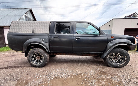 Nissan NP300, 2010 год, 1 050 000 рублей, 3 фотография