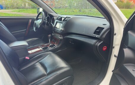 Toyota Highlander III, 2011 год, 1 800 000 рублей, 17 фотография