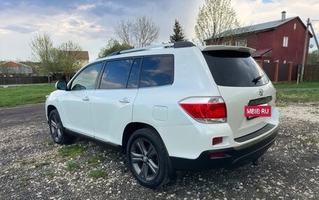 Toyota Highlander III, 2011 год, 1 800 000 рублей, 4 фотография