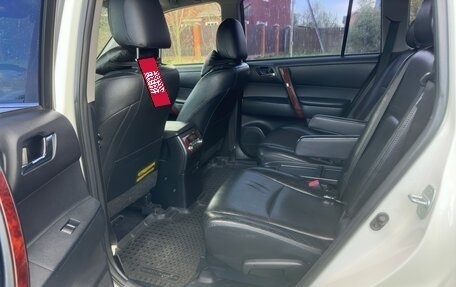 Toyota Highlander III, 2011 год, 1 800 000 рублей, 13 фотография