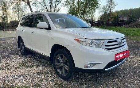 Toyota Highlander III, 2011 год, 1 800 000 рублей, 8 фотография