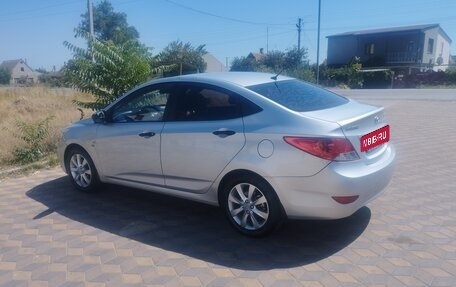 Hyundai Solaris II рестайлинг, 2013 год, 750 000 рублей, 1 фотография