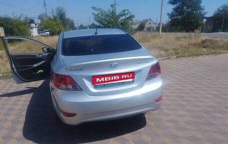 Hyundai Solaris II рестайлинг, 2013 год, 750 000 рублей, 4 фотография
