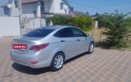 Hyundai Solaris II рестайлинг, 2013 год, 750 000 рублей, 3 фотография