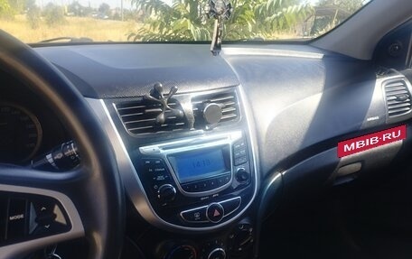 Hyundai Solaris II рестайлинг, 2013 год, 750 000 рублей, 2 фотография