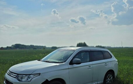 Mitsubishi Outlander III рестайлинг 3, 2013 год, 999 999 рублей, 8 фотография