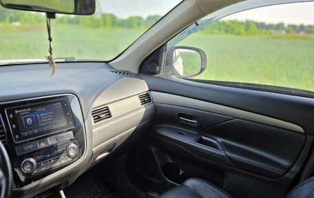 Mitsubishi Outlander III рестайлинг 3, 2013 год, 999 999 рублей, 11 фотография