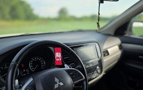 Mitsubishi Outlander III рестайлинг 3, 2013 год, 999 999 рублей, 10 фотография
