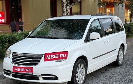 Chrysler Town & Country V рестайлинг, 2014 год, 2 000 000 рублей, 1 фотография